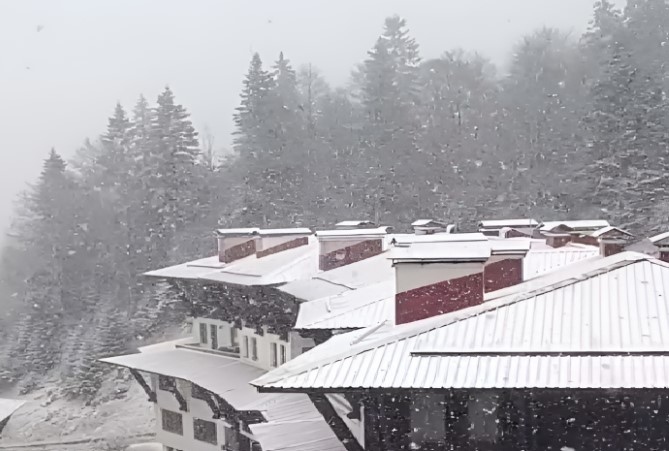 Първи сняг падна на много места в България (СНИМКИ и ВИДЕО)